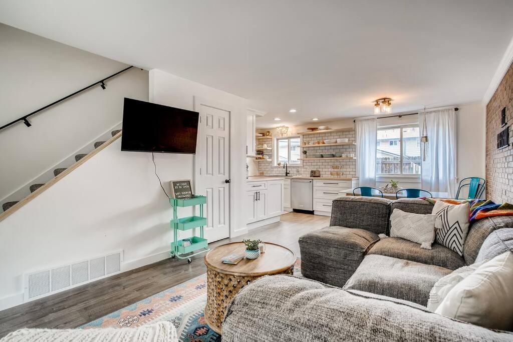 Family Townhome Near Mountains & Olde Town Арвада Екстер'єр фото